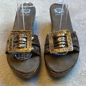 Yellow box, bronze, snake, skin, look, wedge, sandals, slip on Hailey style